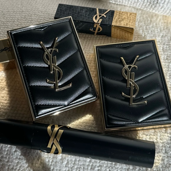 Yves Saint Laurent
Couture Mini Clutch Eyeshadow Palette SHADE 200 - Picture 3 of 5